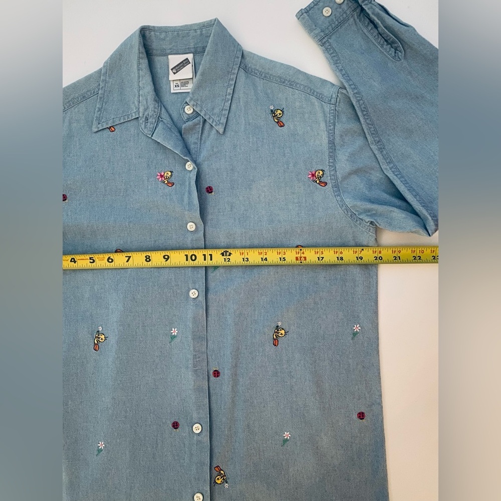WB Warner Bros. Looney Tunes Tweety Bird Button Up Chambray Blouse Shirt size XS - Picture 13 of 15